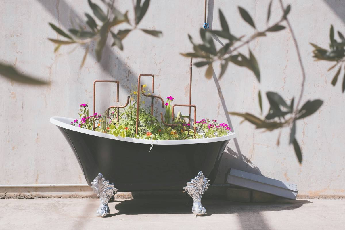 Unique Ideas for Outdoor Planters: 7 Proven Ways to Avoid Boring Garden Designs